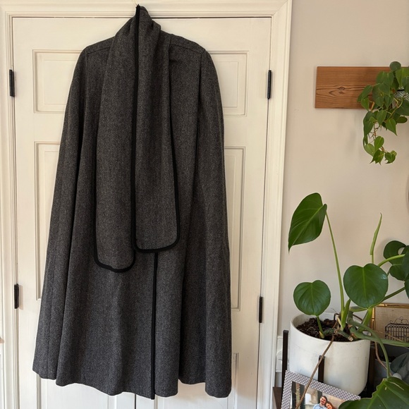VTG Alorna Herringbone Gray Wool Blend Cape Black Trim Neck Scarf Union USA Made - Picture 15 of 15